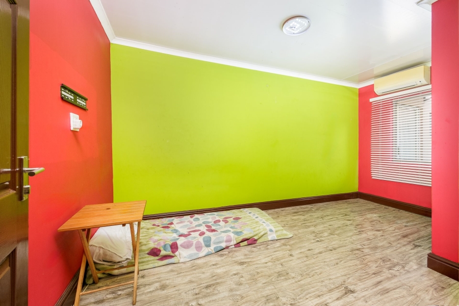 6 Bedroom Property for Sale in Silwood Heights Western Cape